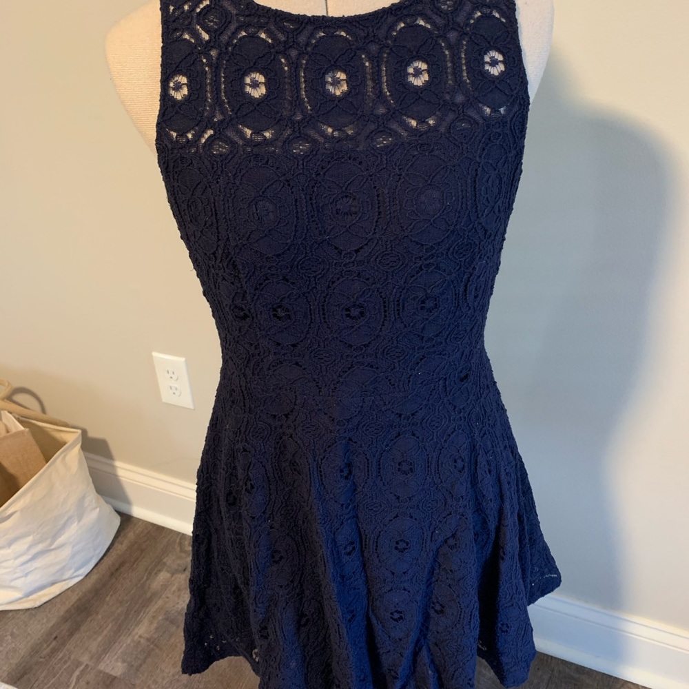 BB DAKOTA RENLEY NAVY DRESS SIZE 6